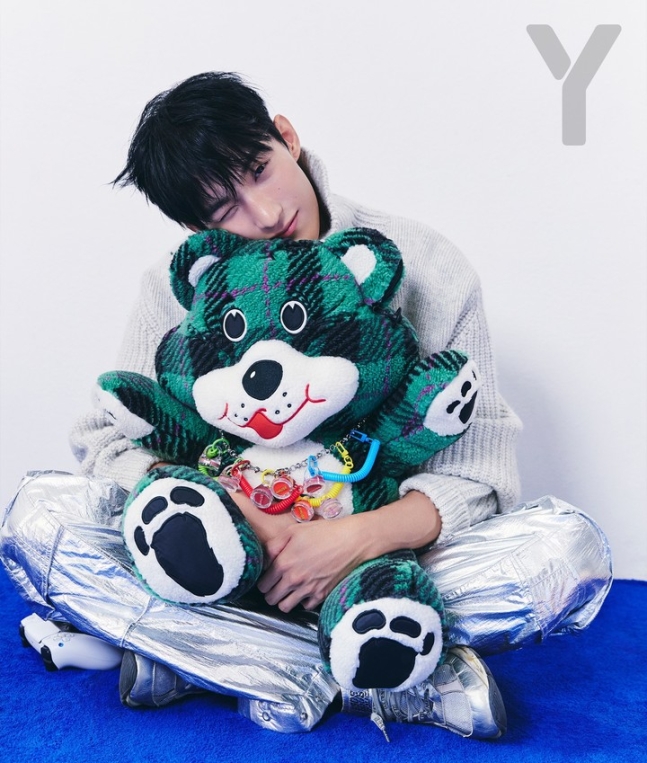 립밤 반지를 활용한 도겸님의 화보 