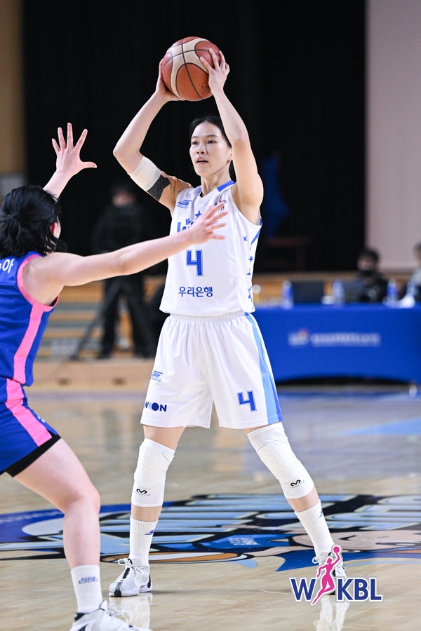 우리은행 4연승 질주! 김단비 대기록…1위 전쟁 불붙었다