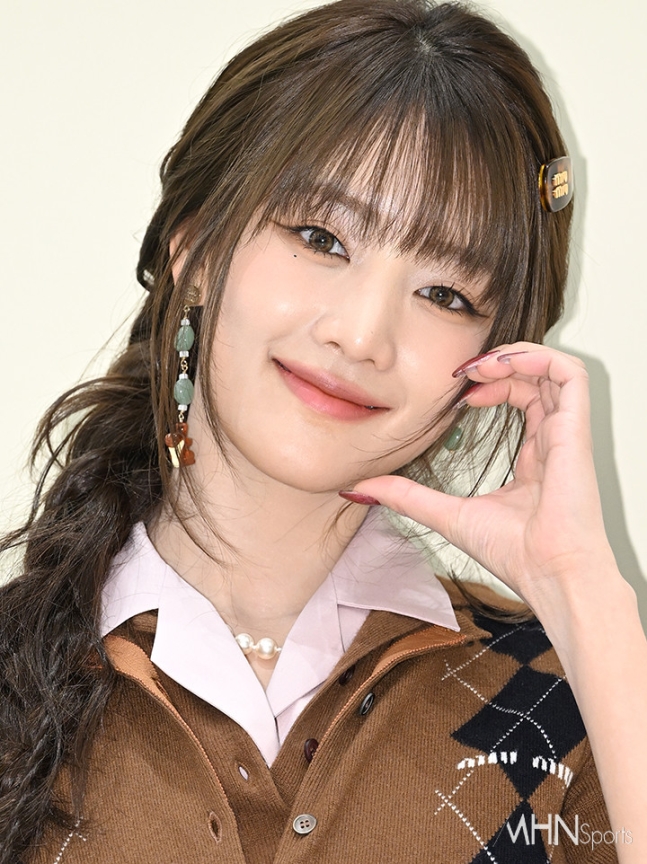 Article thumbnail for (G)I-DLE's Minnie to Co-Host 'Golden Wave in Bangkok' Alongside Actor Bae Hyun-sung