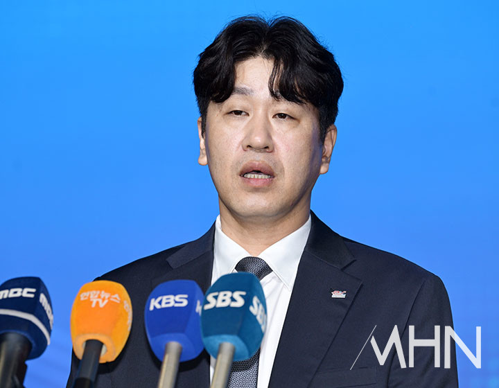 <b>논란</b>에 '정면 반박' <b>김종민 감독</b>과 코치들 "A코치 행실 변한지 오래됐다...