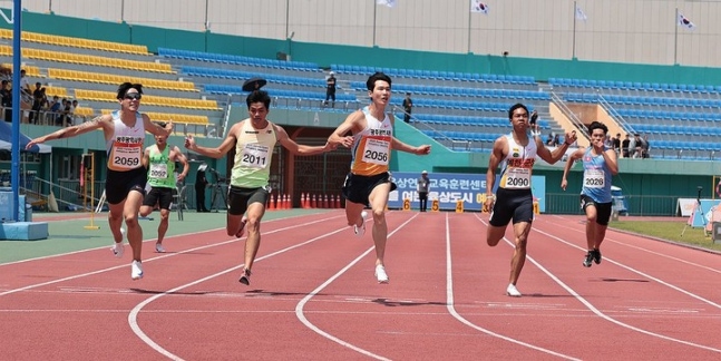 &apos;0.05초 차 한국신기록 임박&apos;…고승환, 남자 200ｍ 역대 3위의 질주
