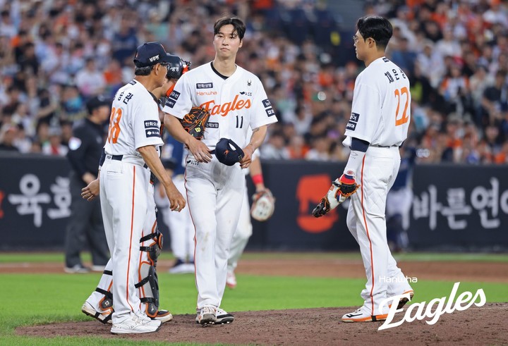 전반기 1위 한화 '아픈 손가락' FA 78억원 <b>엄상백</b>의 이어지는 <b>부진</b>...머...