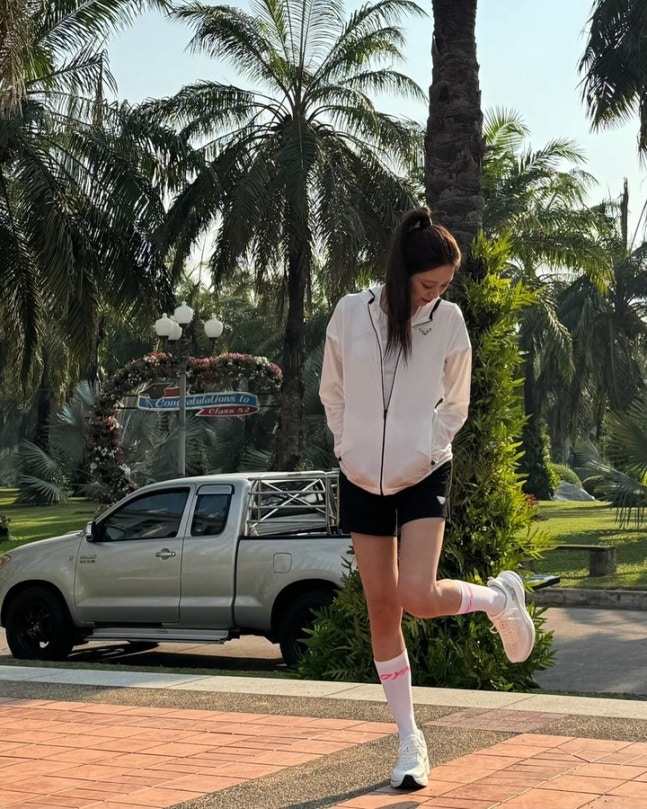 청량하고 시원하며 밝은 에너지 발산한 유나님