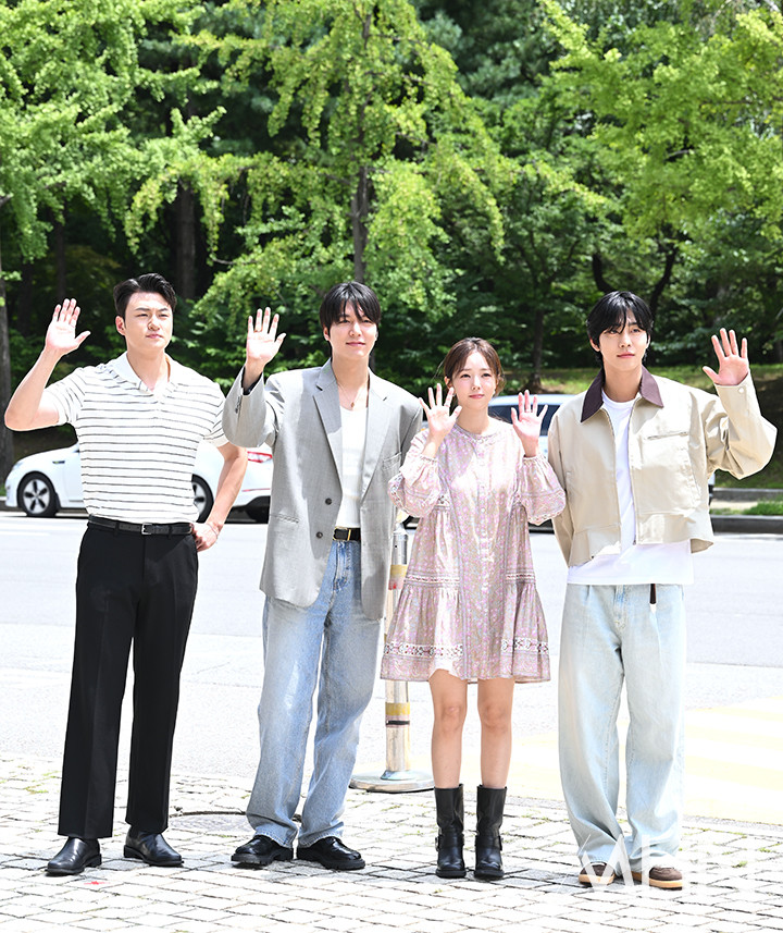[포토] <b>신승호</b>-이민호-채수빈-<b>안효섭</b> '<b>전독시</b> 극장에서 만나요'