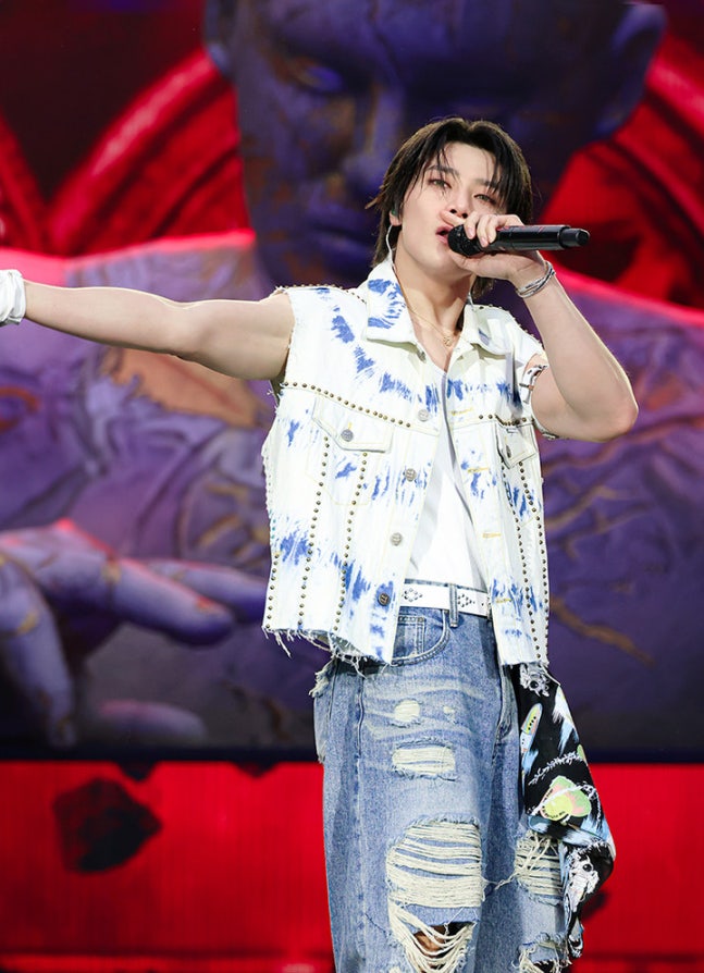 스트레이 키즈, 파리를 뒤흔든 12만 떼창…K팝 역사를 새로 쓰다 | 인스티즈