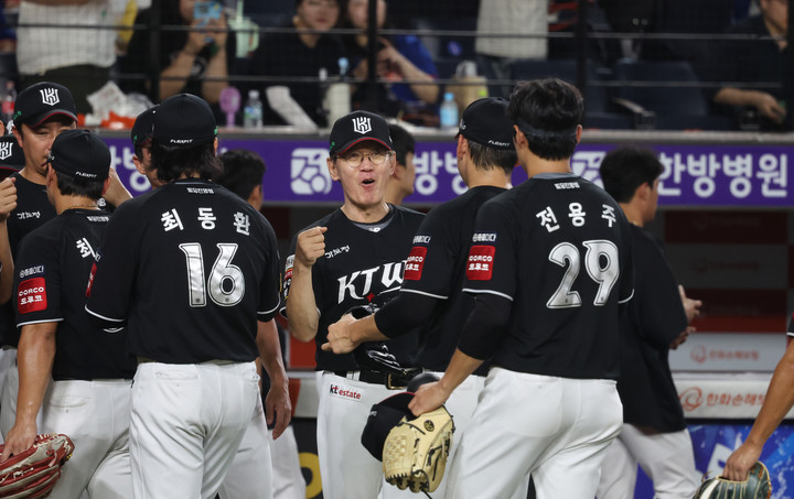'<b>문동주</b> 7이닝 무실점도 안통하네' 한화, <b>불펜 난조</b>로 KT에 역전패...LG에...