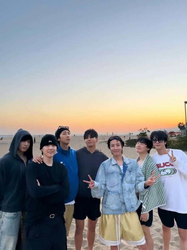 편안한 여유시간을 만끽하는 완전체 BTS