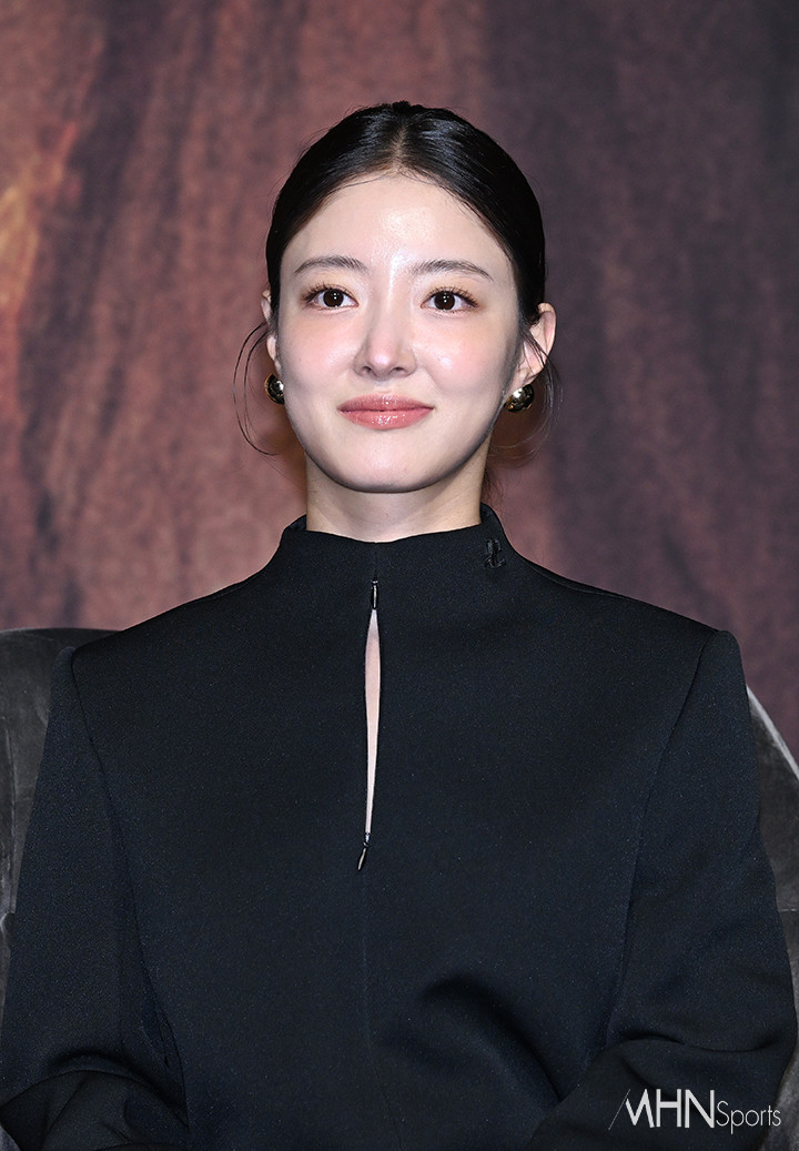 <b>이세영</b>, 재계약 4개월만 '새 출발' 알렸다...<b>판타지오</b> 차은우-김선호와...