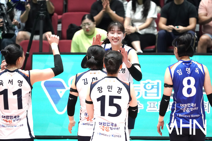 이주아-육서영 33득! IBK기업은행, 현대건설 꺾고 <b>컵대회</b> 결승 안착...도...