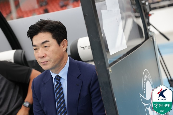 윤정환 감독 "이번 시즌 유독 <b>성남</b>에 약해...팬들의 '정신차려' 비판 겸...