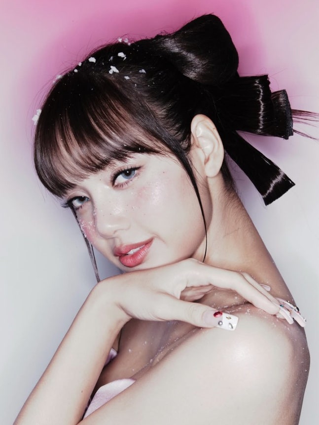 Lisa's Holiday Corset Moment: Why This Look Broke the Internet