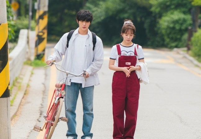 《未婚男女的效率戀愛》韓志旼與強度賢職場再遇甜蜜氛圍引關注