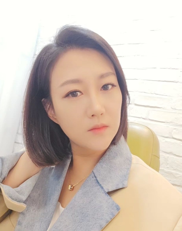 '친모 절연' 장윤정, 출생의 비밀 고백…"축하받기 쉽지 않아"