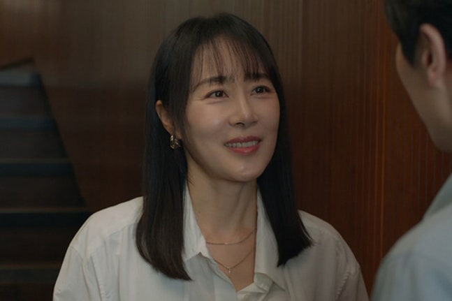 文定熙在JTBC《未婚男女的效率戀愛》中精湛詮釋孫晶雅角色