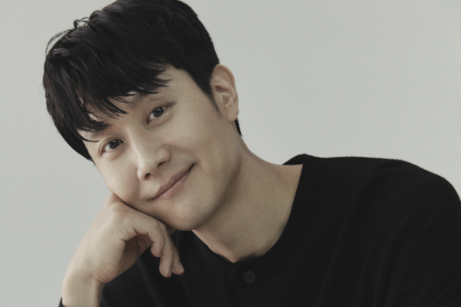 정우, 8년 만에 결별 알렸다…BH와 동행 마침표 [공식]