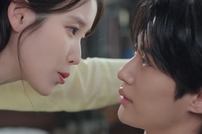 IU與邊佑錫主演MBC新劇《21世紀大君夫人》展現21世紀立憲君主制愛情故事