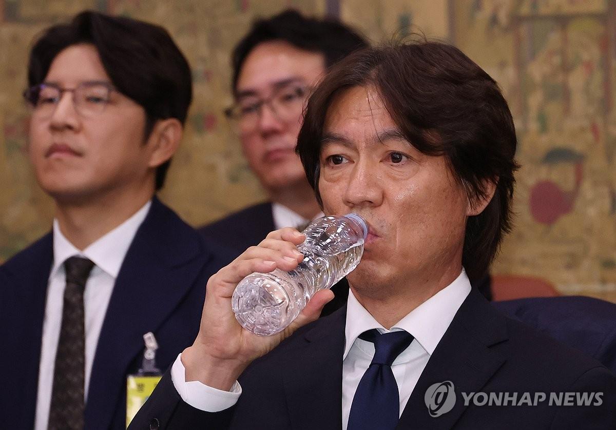 ‘이게 청문회야?’ ‘멕시코 참사’ 주범 홍명보, 국회 출석 약속. 2년 전과 다른 태도 보여줄까?