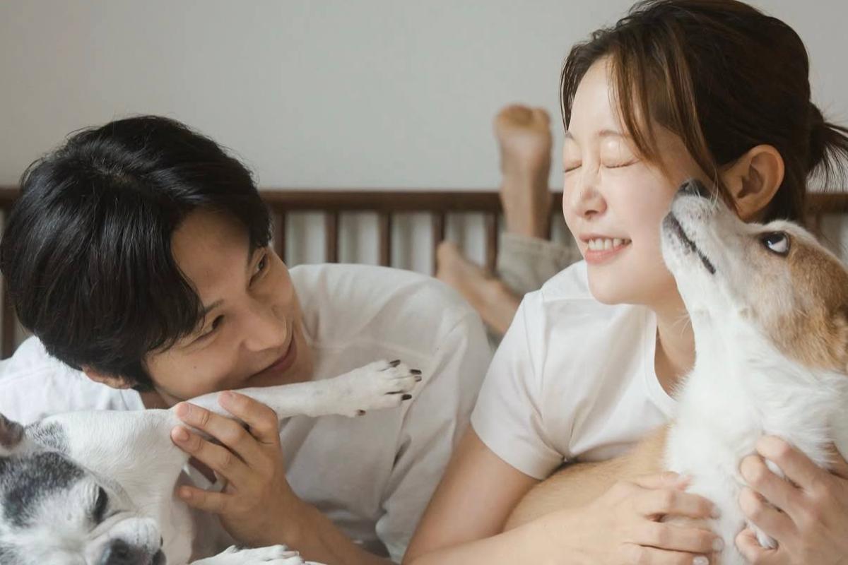 Yoon Sun-woo and Kim Ga-eun's Real-Life Romance Traced Back to One Kiss Scene a KBS Director Will Never Forget