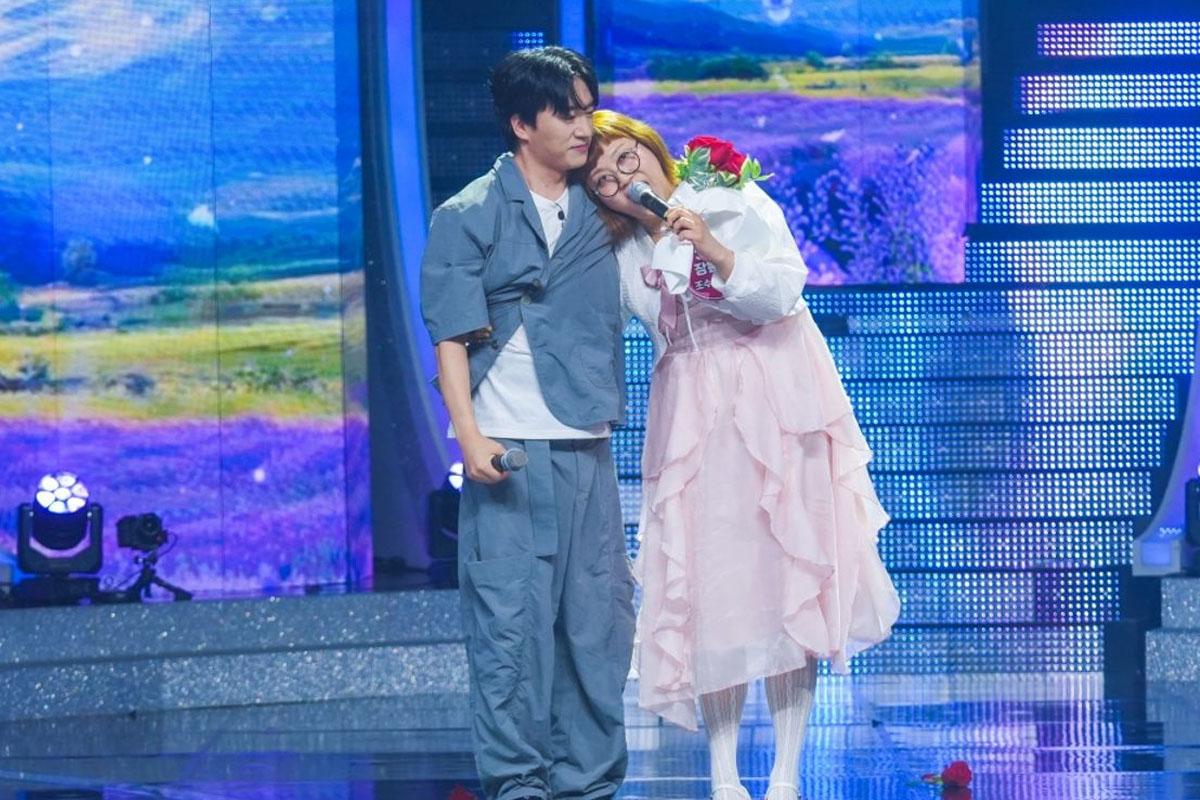 "1등 하면 사귀겠다"… <b>조수연</b>·신윤승, 방송 중 파격 발언→핑크빛 기...