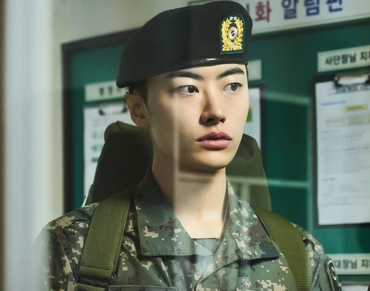 "김민호가 준 뽀글이 토하고 욕설까지"…에이스 신병 이원정의 섬뜩한 ...