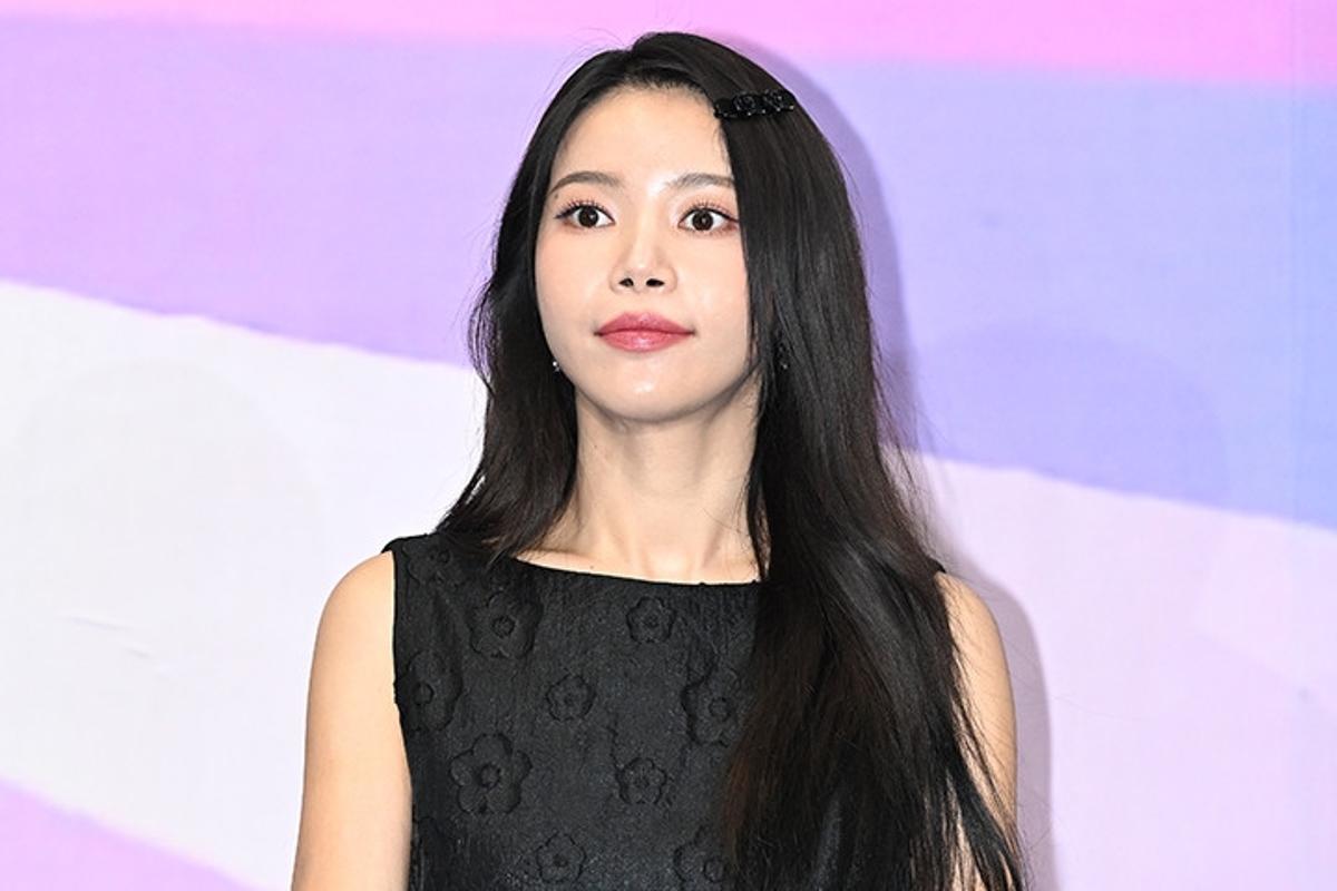 MAMAMOO's Solar attacked in LA: Random stranger throws chair during outing