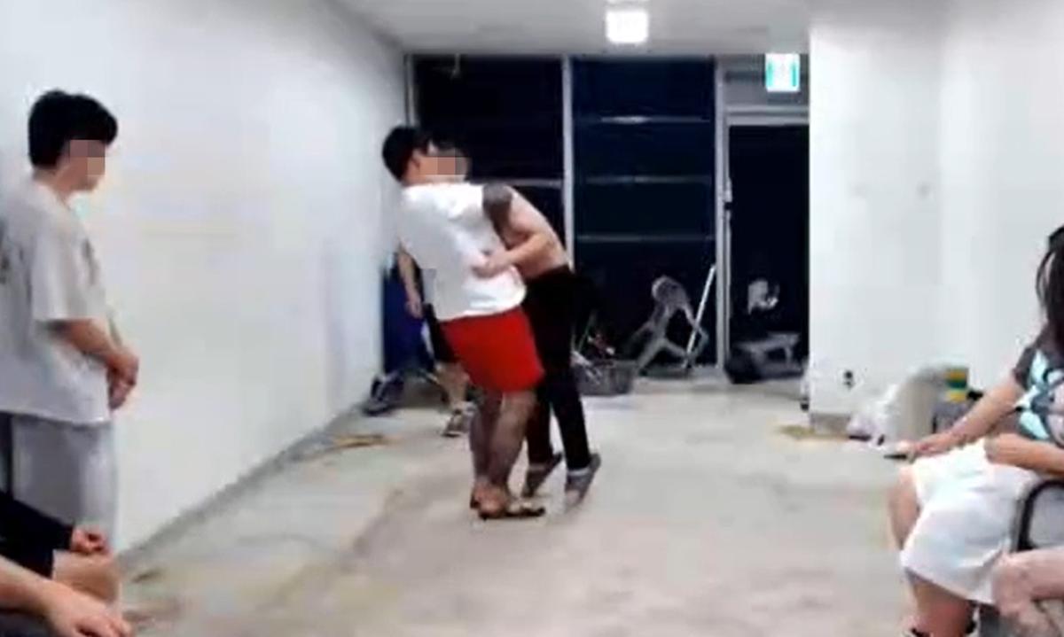 정찬성 결국 칼 빼들었다…방송 중 일반인 목 졸라 기절시킨 <b>김중우 ZFN</b>...