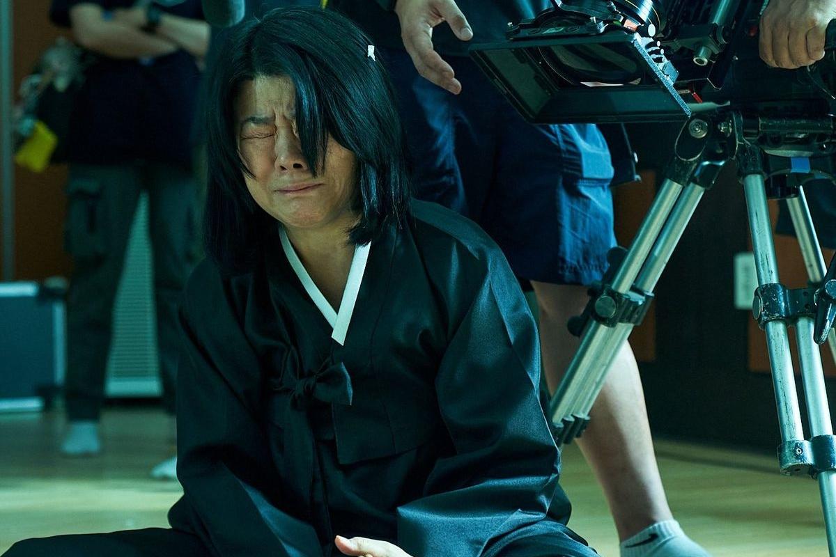 <b>이정은</b>, 상복 입고 처절한 '<b>오열</b>'…"딸 잃고 바닥에 주저앉았다" ('<b>경주</b>...
