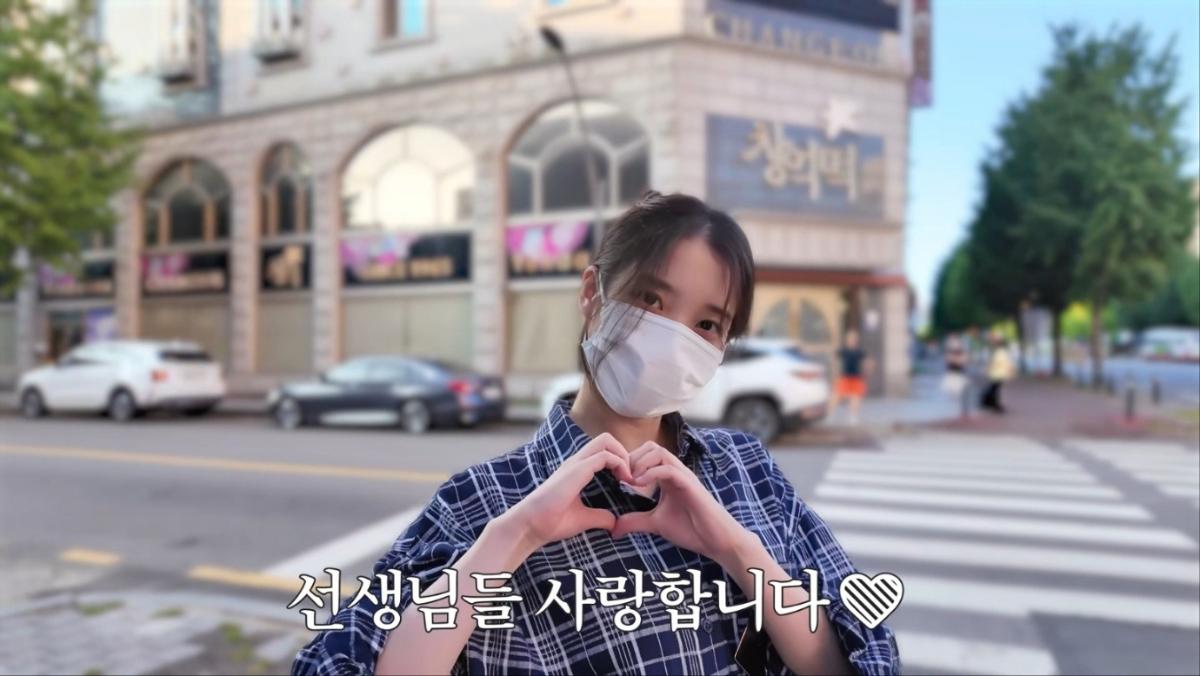<b>아이유</b>, 대선배 김영옥·나문희 위해 정성 한가득…생애 첫 <b>오픈런</b>→금...