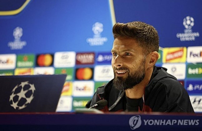 출처:연합뉴스 / 12일 영국 런던 에미레이츠 스타디움에서 열린 릴의 기자회견에 참석한 올리비에 지루