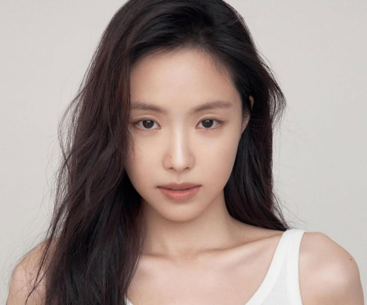 "4월에도 엄마가 찍어준 사진 공유했는데"…'<b>모친상</b>' <b>손나은</b>, 각별했던...
