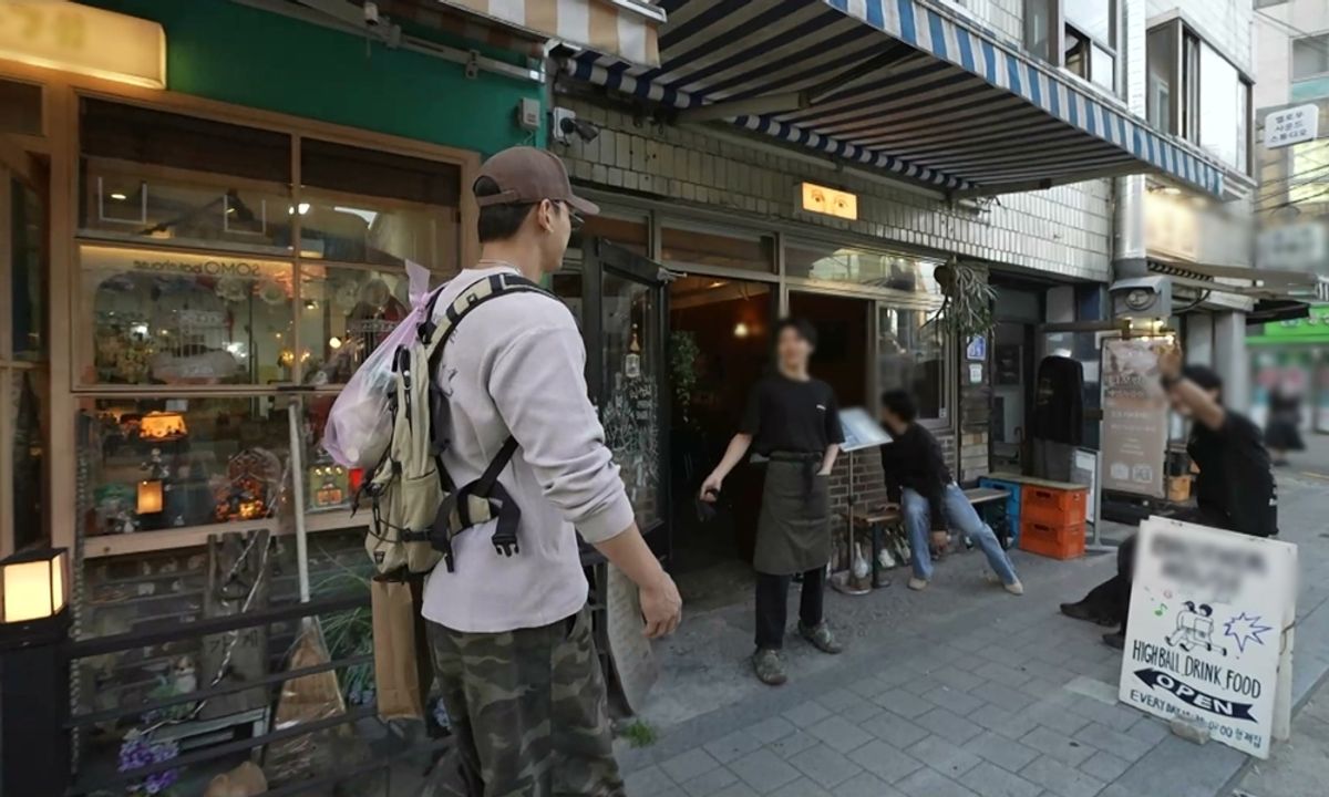 <b>차우민</b>, <b>망원동</b> 산책… "닭가슴살 안 먹으면 불안하다" ('나혼산')