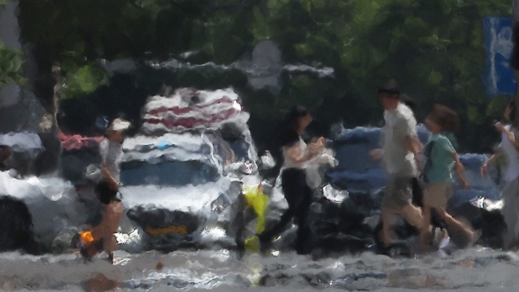 도로 중앙분리대까지 녹아내린 <b>대구</b> 폭염…낮 최고 37.5도