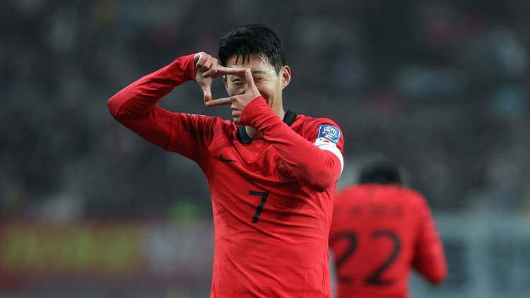 축구팬이 선정한 '올해의 골'은 싱가포르전 <b>손흥민</b> 왼발 <b>감아차기</b>