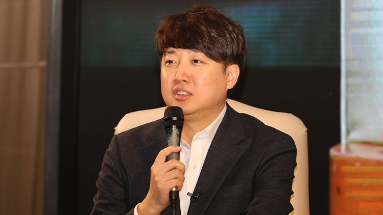 <b>이준석</b> "<b>공영방송</b> 사장 임명동의제…10년 이상 <b>방송</b>경력"
