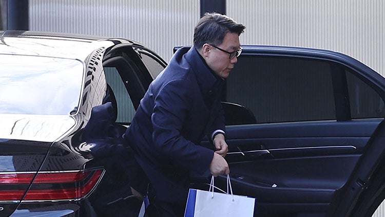 <b>김진욱 공수처장</b> 퇴임 "성과 부족 송구…독립성 지키려 노력"