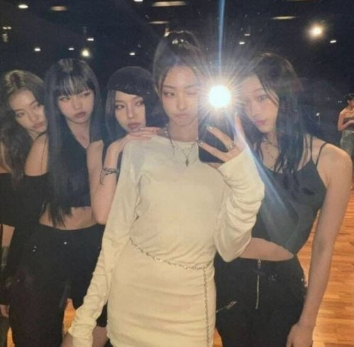 '7만 팔로워' 신세계家 외손녀, <b>테디</b> 신인 <b>걸그룹</b> 데뷔에 '촉각'