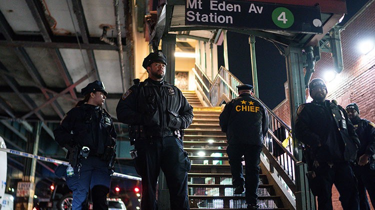 뉴욕 지하철서 총격 '1명 <b>사망</b>·<b>5명 부상</b>'…범인 도주