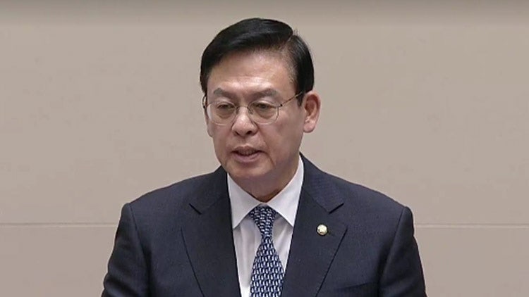 <b>정우택</b>, '돈 봉투 <b>수수</b> 의혹' 언급 <b>이재명</b>에 "법적 조치"