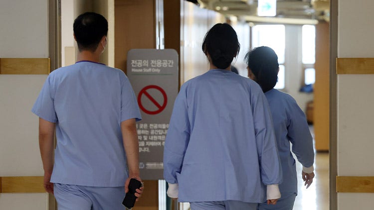 '빅5' <b>병원 전공의</b>, 오늘 <b>집단</b>사직…내일은 <b>병원</b> 떠난다