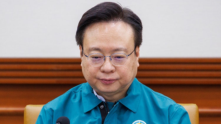 <b>대학병원 전공의</b>, <b>복지부</b> 장·차관 고소…"정부가 의사들 협박"