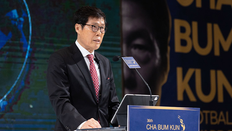 <b>차범근</b> 전 감독 "<b>이강인</b> 부모님과 나도 회초리 맞아야"