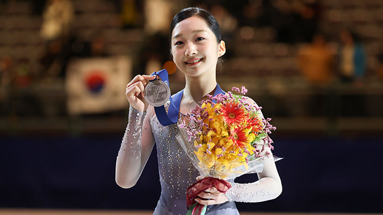 한국 피겨 <b>신지아</b>, 3년 연속 <b>주니어</b> 세계선수권 <b>은메달</b>