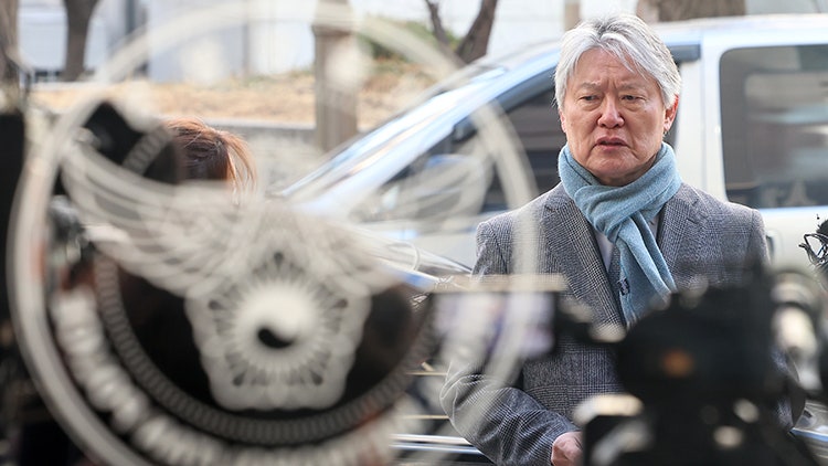 <b>노환규</b> 前<b>의협 회장</b> 경찰 출석…"전공의 단체와 접촉 없어"