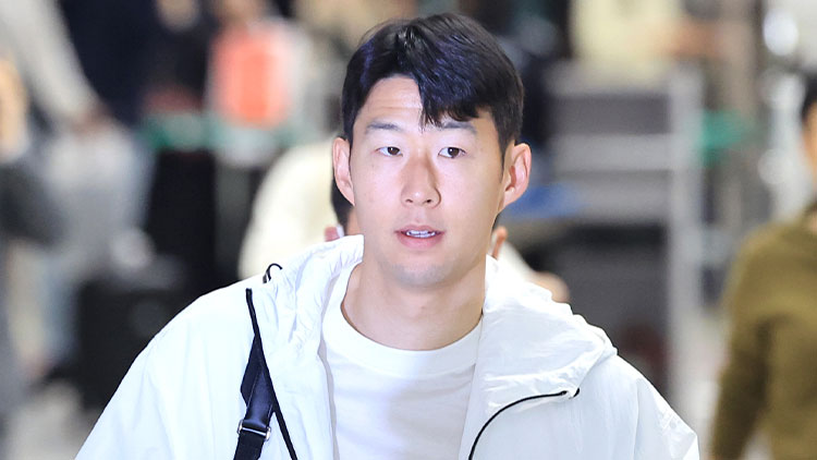 <b>손흥민</b>, 황선홍호 합류 <b>위해 귀국</b>…오른손 중지 '붓기' 여전