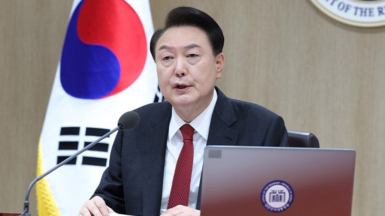 尹<b>대통령</b>, 한<b>총리에</b> "의료계와 더 긴밀히 소통하라"