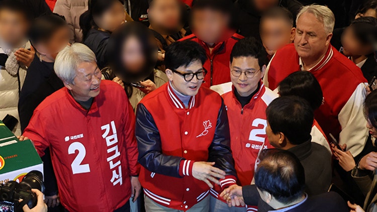 한동훈, 가락시장에서 <b>선거운동 시작</b>…"생활인 대변하는 정당, 힘 모아달라"