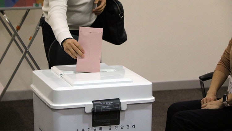 <b>총선 재외선거</b> 5일째 <b>투표율</b> 56%…역대 <b>총선</b> 최고치