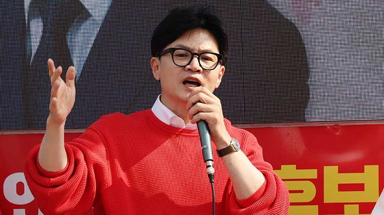 <b>한동훈</b> "일제샴푸·법인카드 들고 투표장 가도 되나"