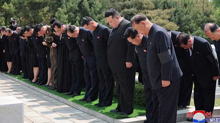 '北괴벨스' <b>김기남 영결식</b>…<b>김정은</b>, 장지까지 동행