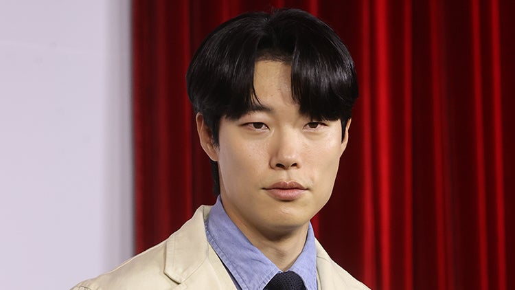 <b>류준열</b>, <b>환승연애</b> 논란에 "침묵하고 비판 감당하는 게 최선"